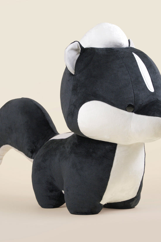 Giant Skunki the Skunk